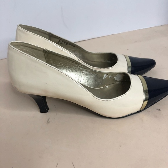 Karen Scott - Picture 2 of 5